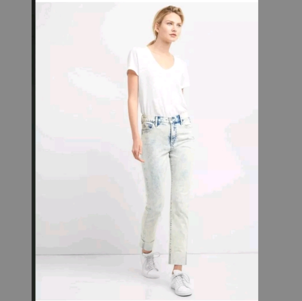 NWT Gap Jeans

Washwell Retro Acid Wash 26